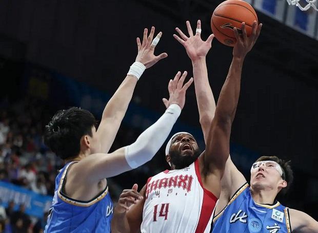 开云官方直播-CBA｜周琦再度伤到眼睛 17日去医院检查