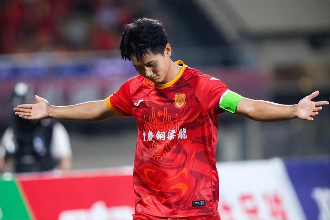 开云平台-喜讯!鲁能首位爆发的08后新星诞生,热身赛攻破巴萨梯队大门